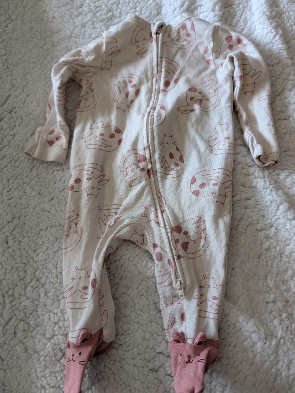 Old Navy Cream One-Piece Footed Pajamas with Dusty Pink Cat Print
